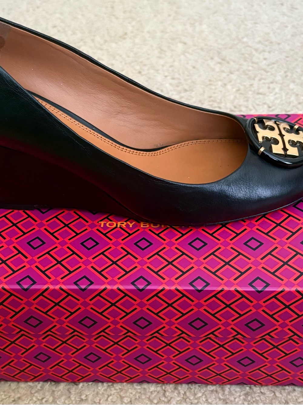 Tory Burch Black Leather Logo Medallion Wedges - Picture 2 of 3